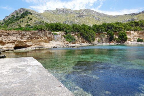 Vista desde el dique a Es Caló