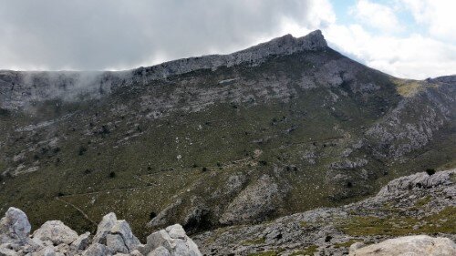 Aussicht vom Gipfel vom Puig d'en Galileu zum Puig de Massanella